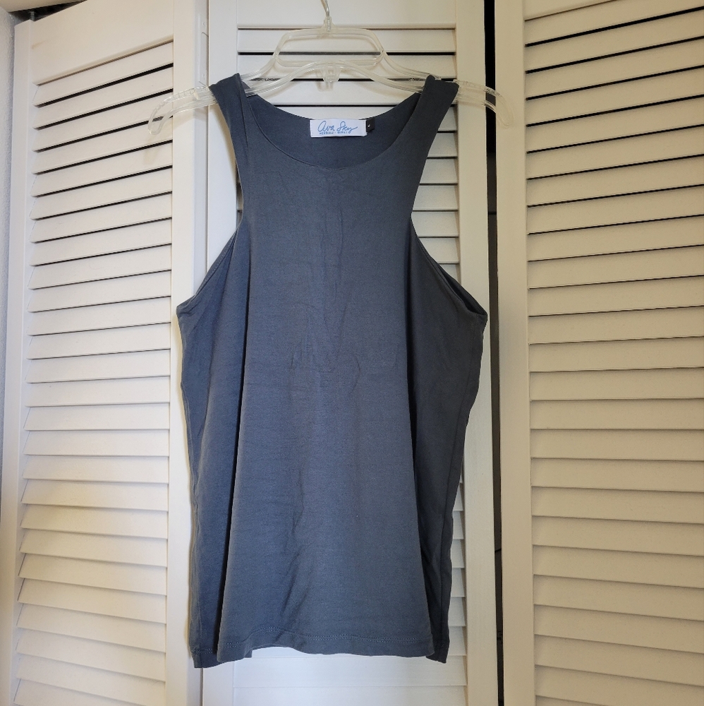 Ava Sky tank